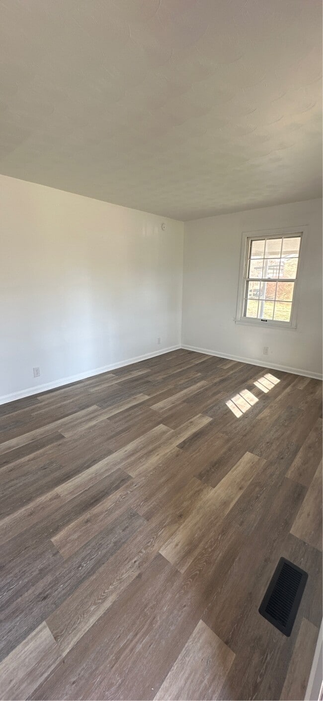 Photo - 200 Staggs Dr