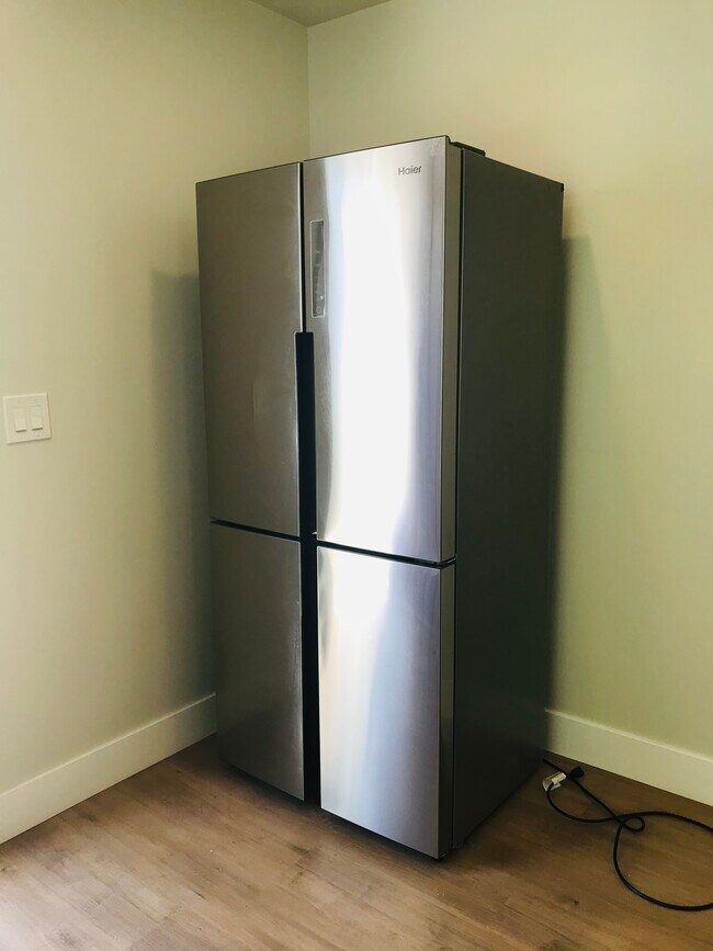 Refrigerator - 11546 Segrell Way Unidad 11546A