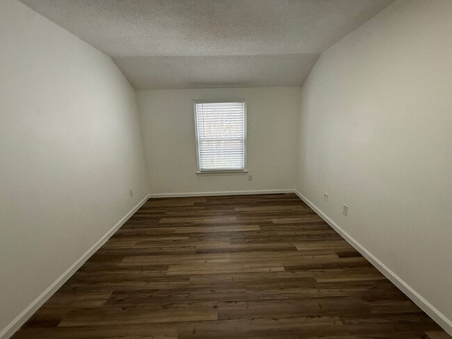 Photo - Elegant Residence in a Private Cul-de-Sac! "ASK ABOUT OUR ZERO DEPOSIT"