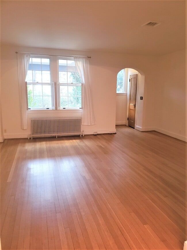 Photo - 3829 Calvert St NW