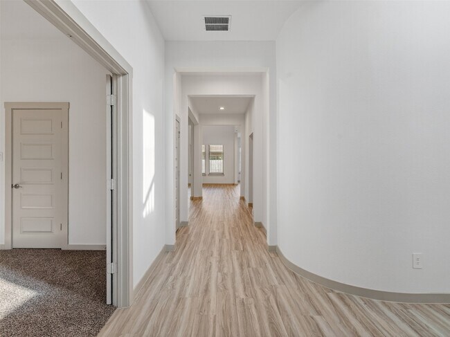 Photo - 818 Kingwood Dr