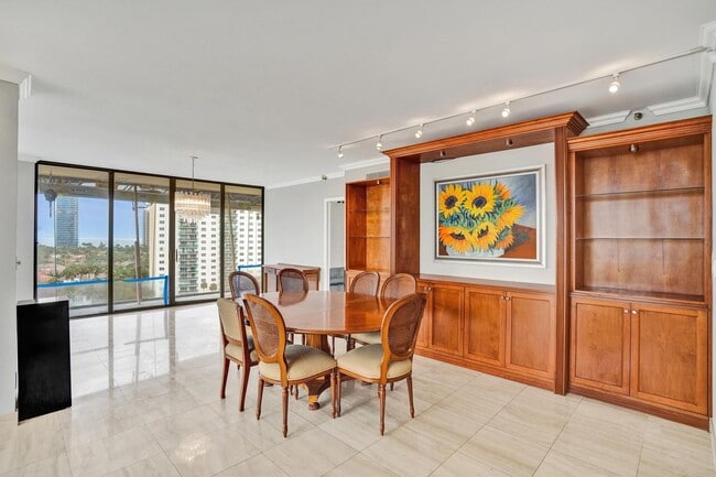 Photo - 19355 Turnberry Way Unidad # 8K