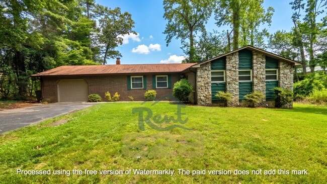 Building Photo - 609 Pineland Rd