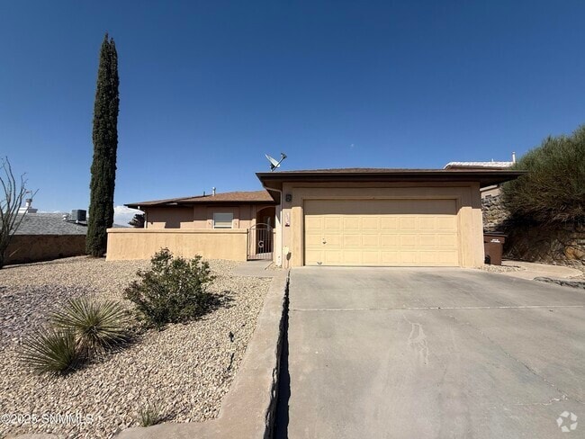 Building Photo - 2562 Scenic Crest Loop Rental