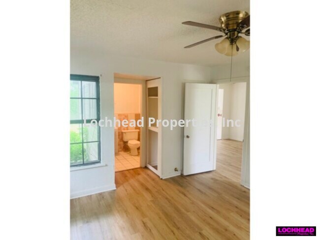 Photo - 1 bedroom duplex in Dallas!