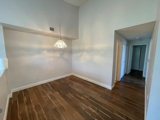 Building Photo - 6992 SW 39th St Unit I203