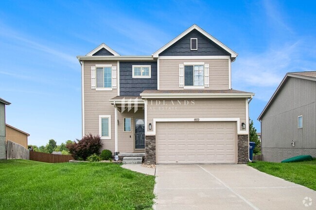 Building Photo - Clearwater Falls Two Story Rental