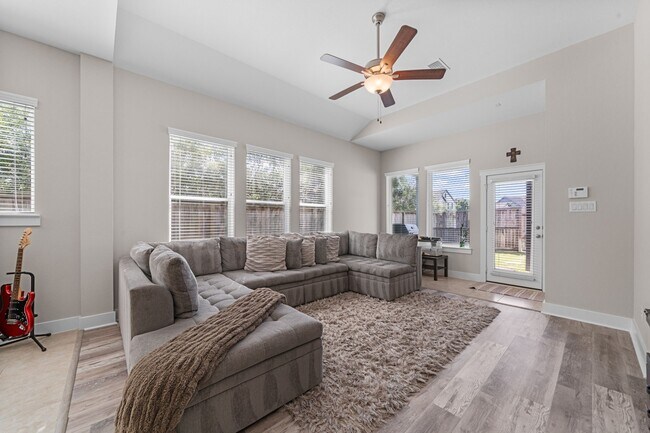28750 Shoalhaven Ct