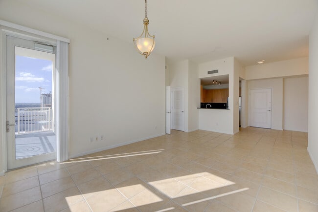 Photo - 511 SE 5 Ave Unit 1913