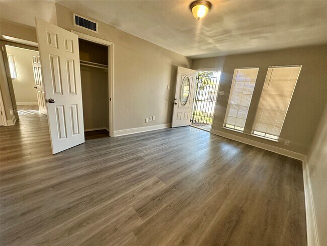 Photo - 9834 Denning Dr