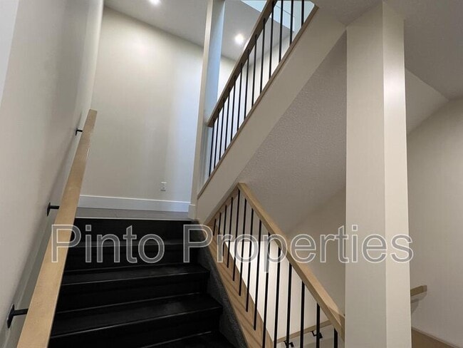 Photo - 8719-8110 110 St NW