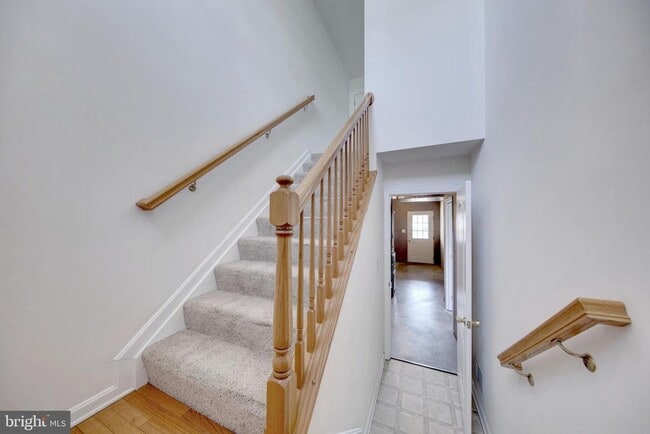 Photo - 689 E Walnut St