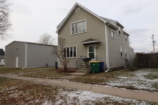 Photo - Large 2-Bed Upper Duplex