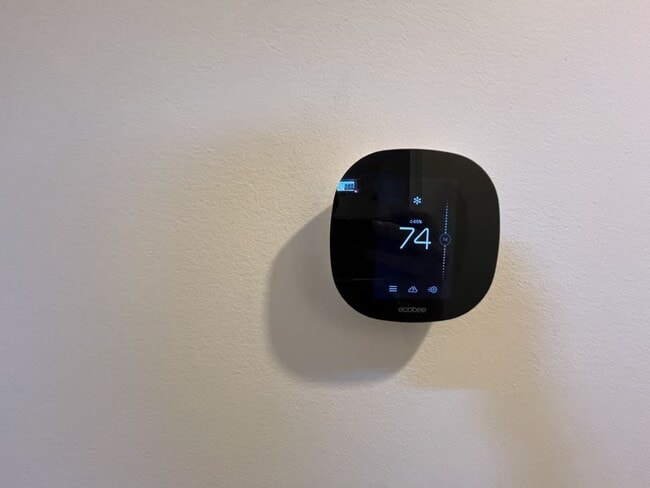 Building Photo - 10 Coachlight Ct