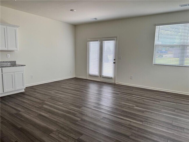 Photo - 1051 Paddington Dr