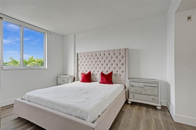 Building Photo - 2775 NE 187th St Unit 202