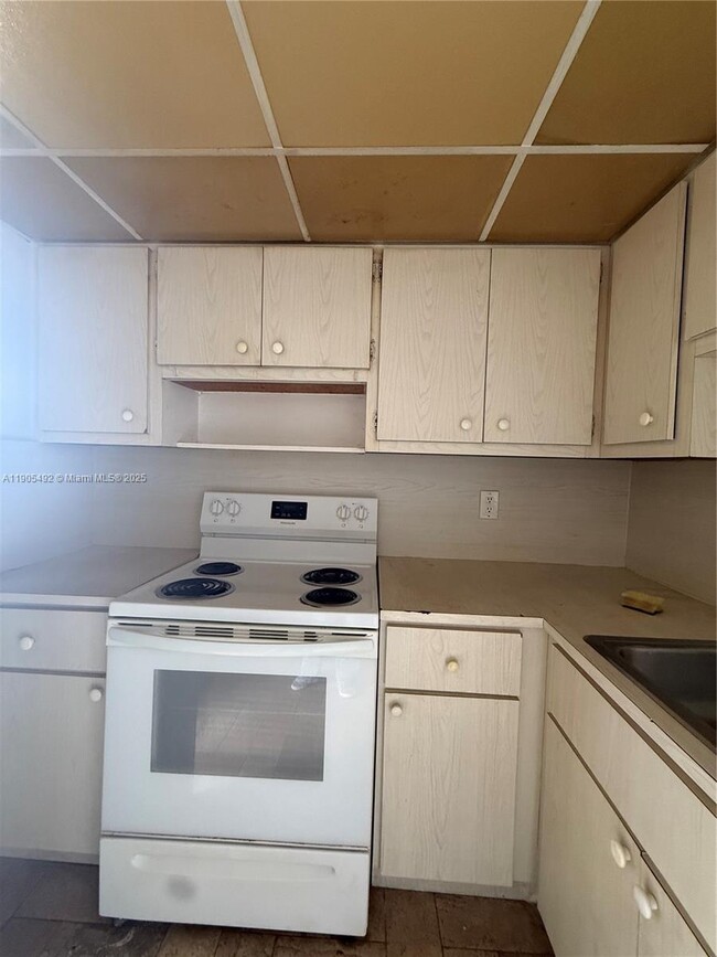 Photo - 15600 NW 7th Ave Unidad 808