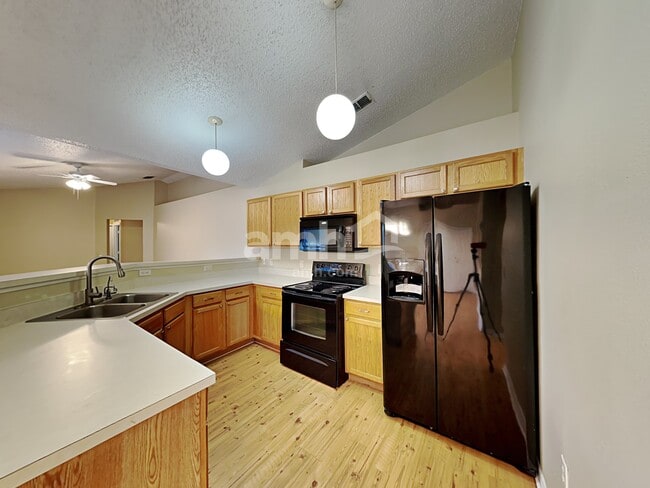 Photo - 3999 Warbler Dr