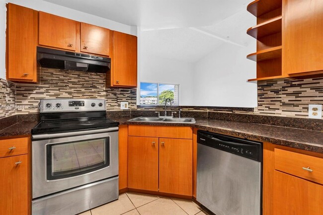 Building Photo - 3449 NW 44th St Unit 205