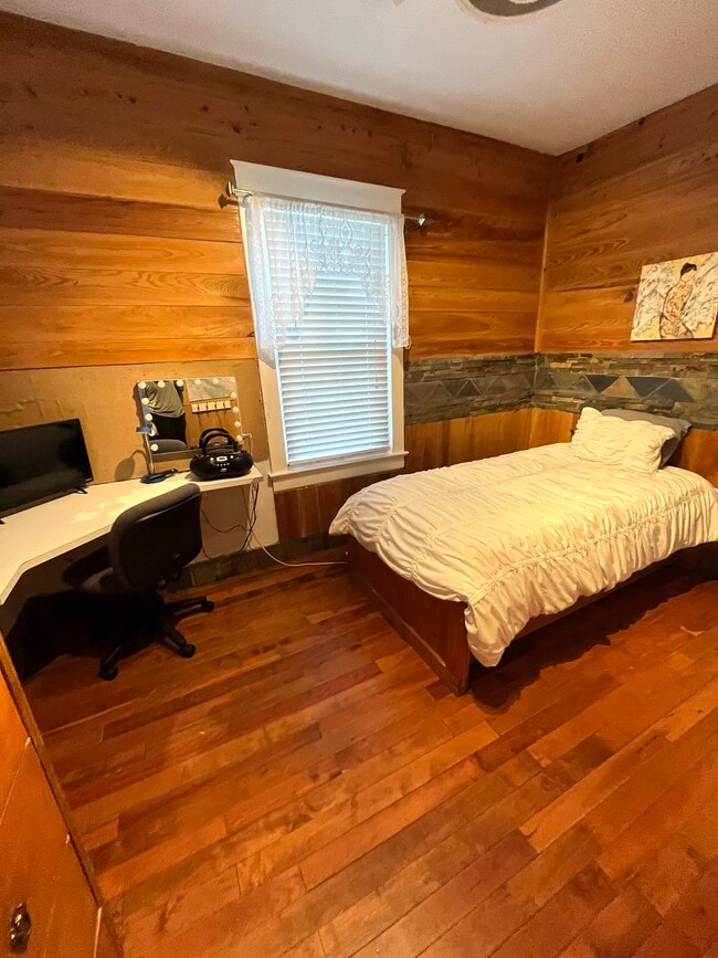 Photo - 1706 Mary St