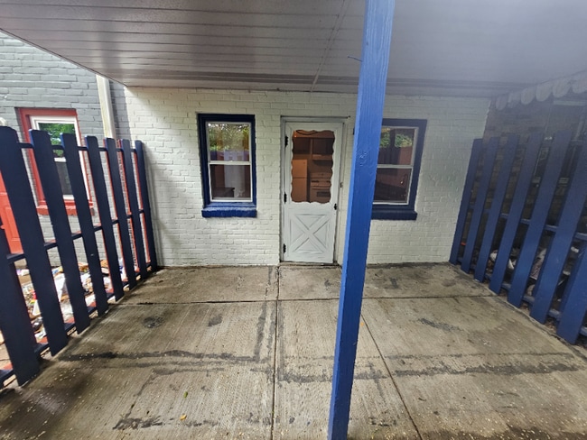 Photo - 640 Hollace St