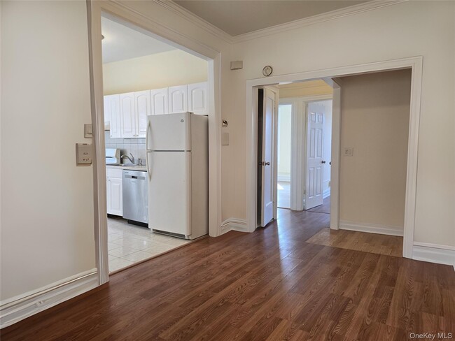 Building Photo - 78-10 32nd Ave Unit 2 Rear