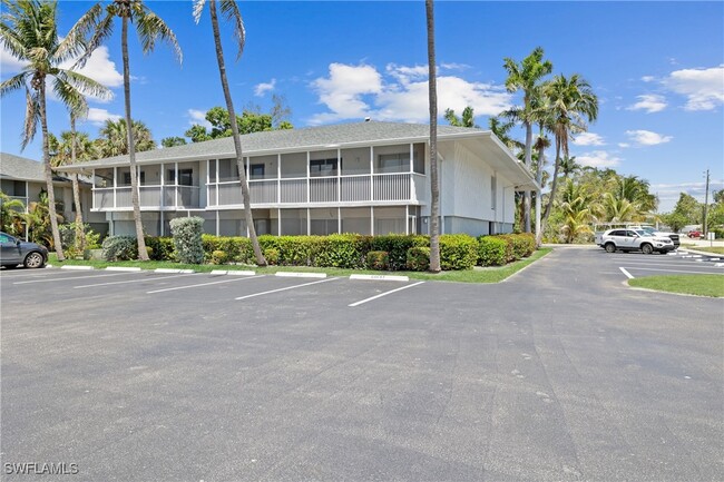 Building Photo - 1849 Maravilla Ave Unit C10 Rental