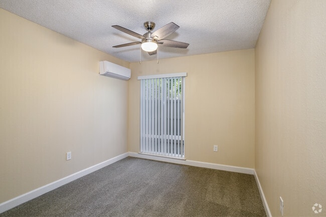 1BR, 1BA - 572SF