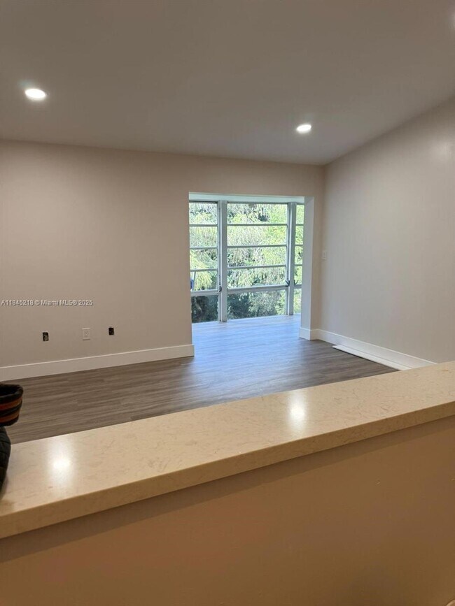 Photo - 4630 NW 102nd Ave Unidad 203-15