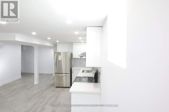 Photo - 1627 Baggins St