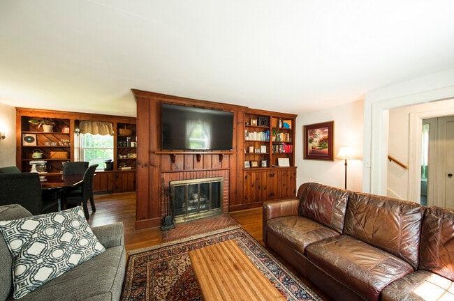 Photo - 215 E Irvin Ave