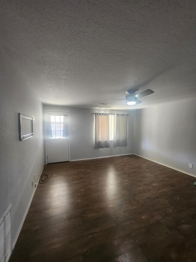 Photo - 1032 Muriel St NE