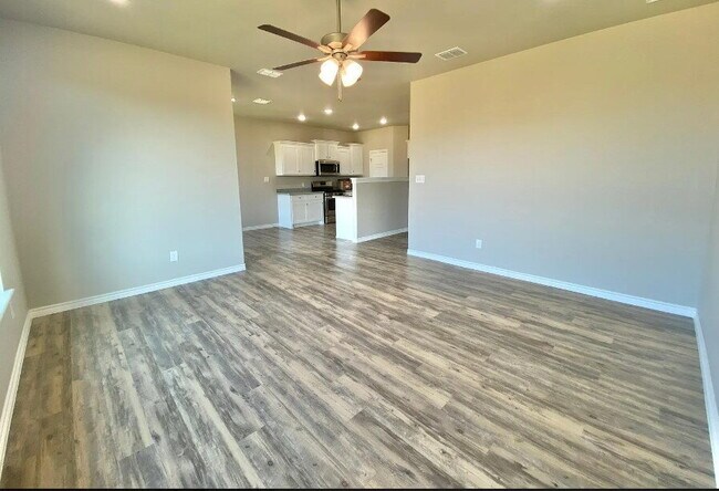 Photo - Upscale Flair Located in Burgamy Park!