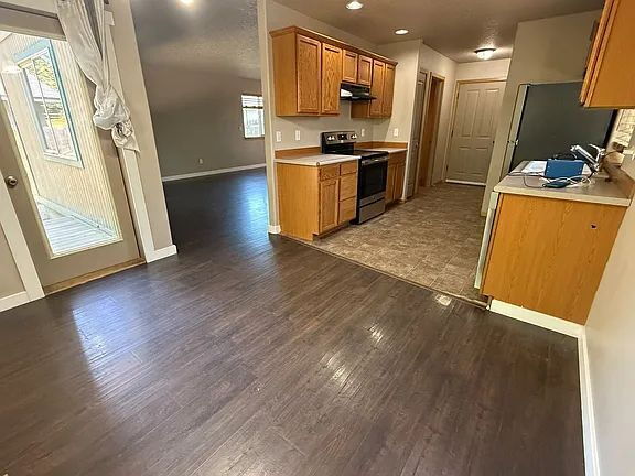 Building Photo - "Charming 3-Bedroom Retreat in La Pine with Cozy Fireplace and Spacious Living!"