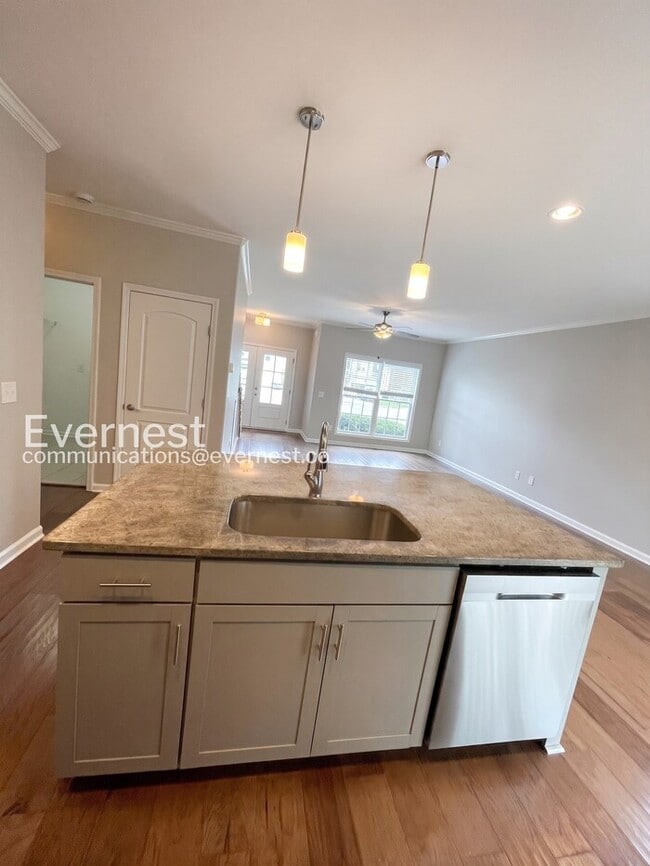 Photo - Charming Modern Home / 5 beds 3.5 baths / Garage attached / Fenced-Yard / Available now!