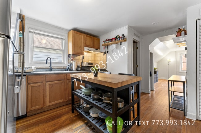 Building Photo - 3658 W George St Unit 2