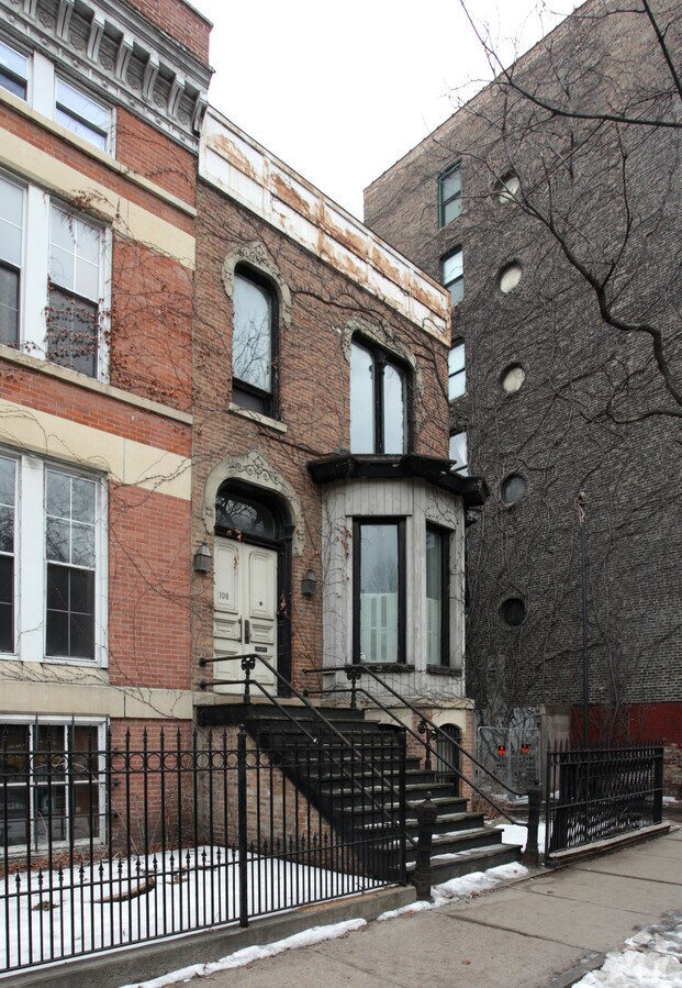 Photo - 106-108 W Oak St