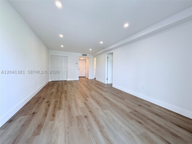 Photo - 1900 Meridian Ave Unit 403