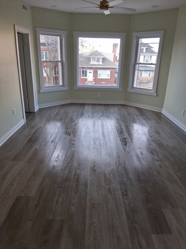 Photo - 5965 W Erie St