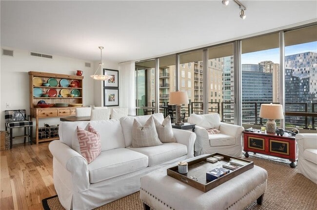 Photo - 700 Park Regency Pl NE Unidad 1906