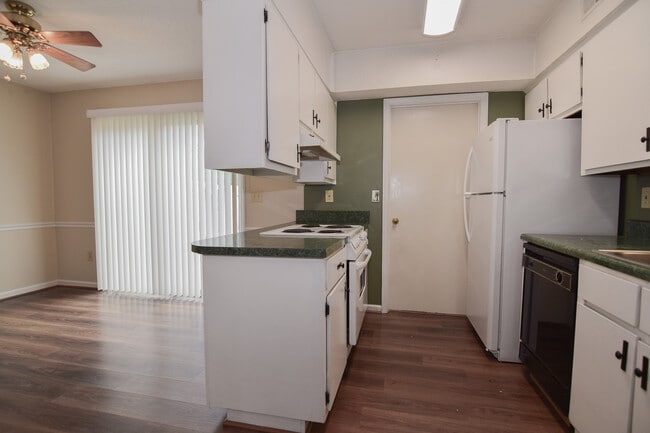 Photo - 105 Sandlewood Dr