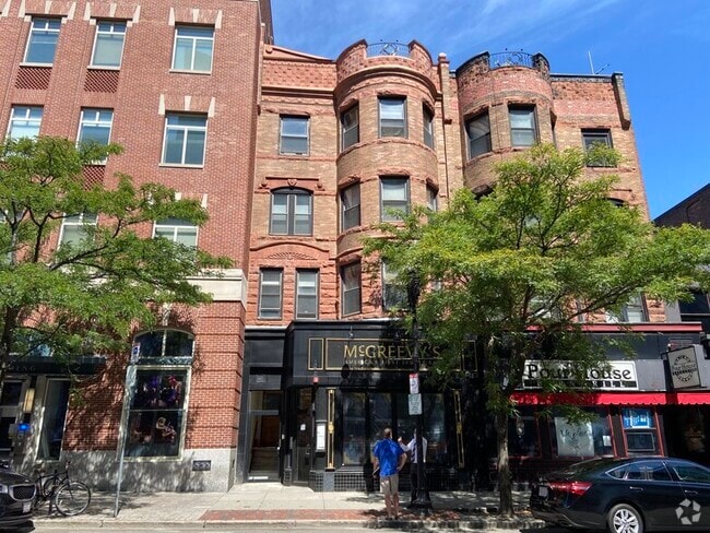 Building Photo - 913 Boylston St Rental