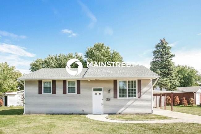 Building Photo - 3 Bedroom Pet-Friendly Home in Indianapolis, IN with Main Street Renewal