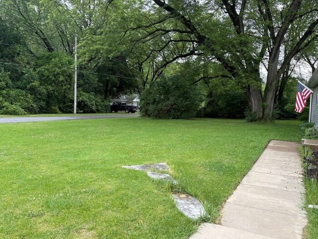 Photo - 2 Story Colonial - 3 bdrm/2 bath - LARGE YARD