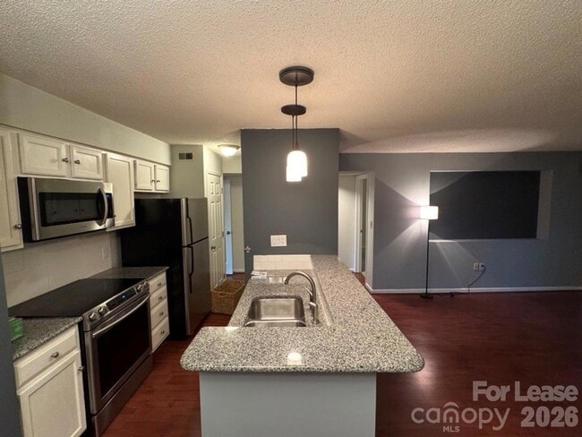 Photo - 417 W 8th St
