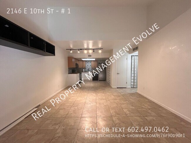 Photo - 2146 E 10th St Unidad # 1