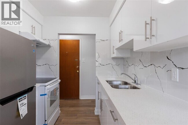 Photo - 950 Eastlawn Ave