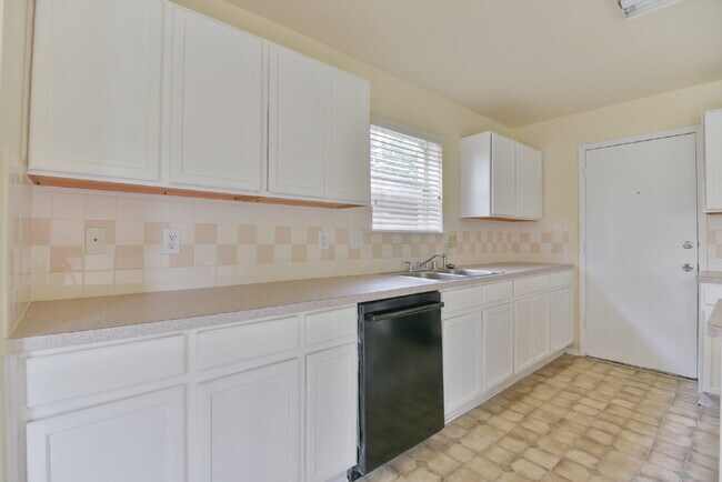 Photo - 5719 Clerkenwell Dr