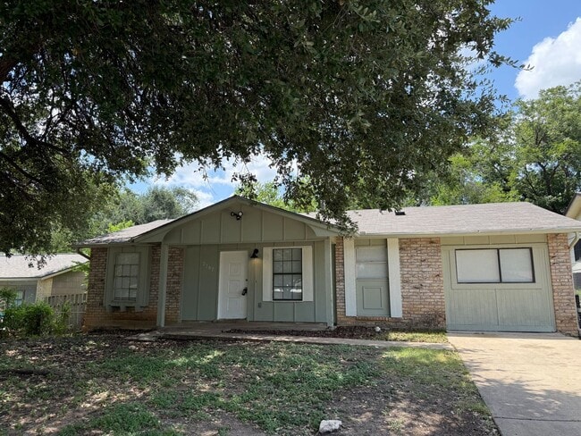 Building Photo - 2307 Lake Louise Dr