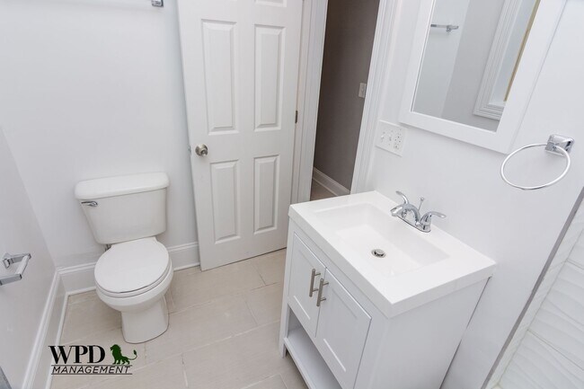 Photo - 943 W 78th St Unidad 3